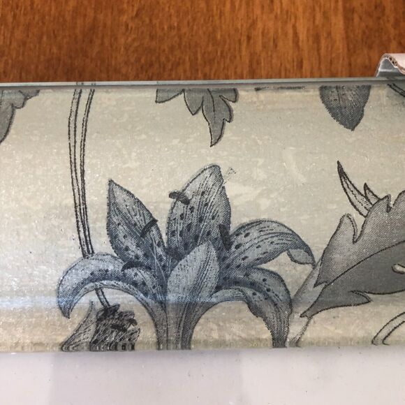 NEW Elsa L Inc. Picture Frame 5"x7" Acrylic Contemporary LILY Flower Floral - Picture 3 of 5